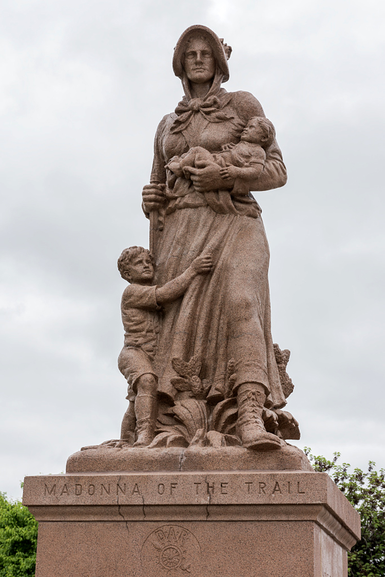 Madonna of the Trail monument in Lamar, Colorado. It was one of 20 identical statues by August Leimbach commissioned by the Daughters of the American Revolution in the late 1920s. | LIBRARY OF CONGRESS