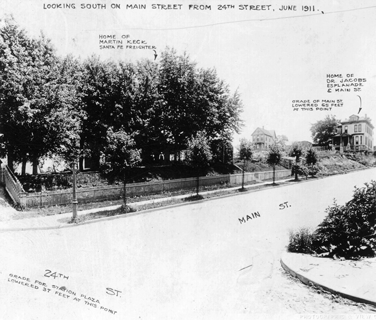 Residences at 24th and Main streets, 1911. The Keck home on the southeast corner is obscured by trees.